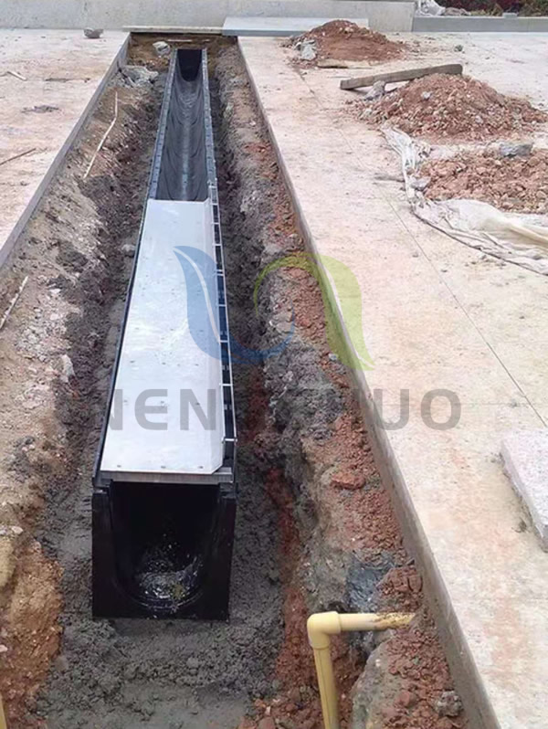 HDPE缝隙式排水沟施工案例